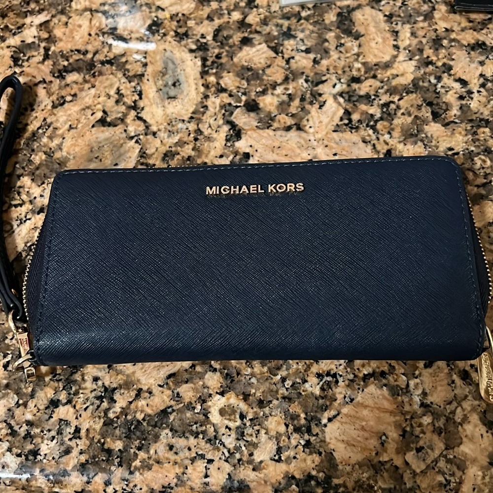 Michael Kors wallet wristlet